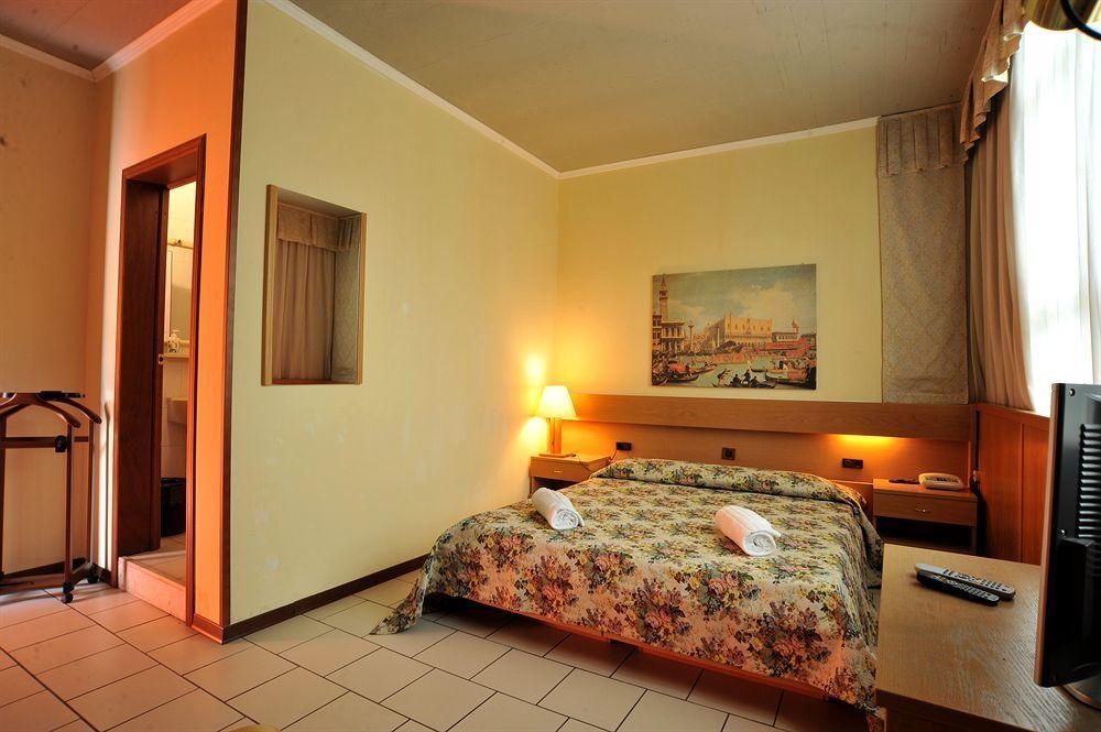 Hotel Cristallo Barga Fornaci di Barga Eksteriør billede