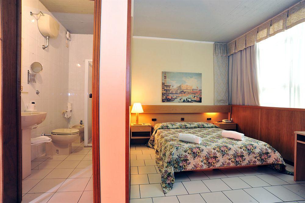 Hotel Cristallo Barga Fornaci di Barga Eksteriør billede