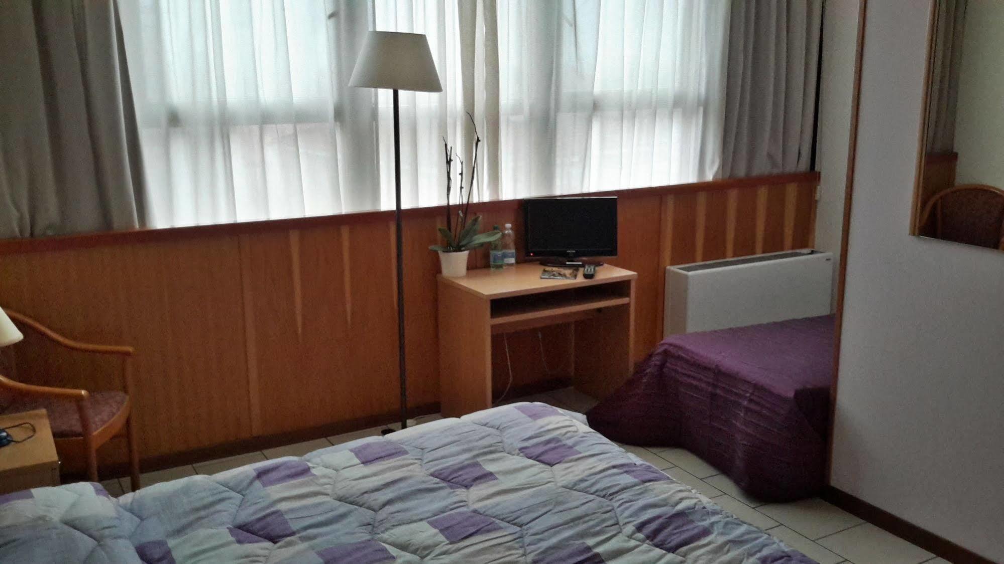 Hotel Cristallo Barga Fornaci di Barga Eksteriør billede